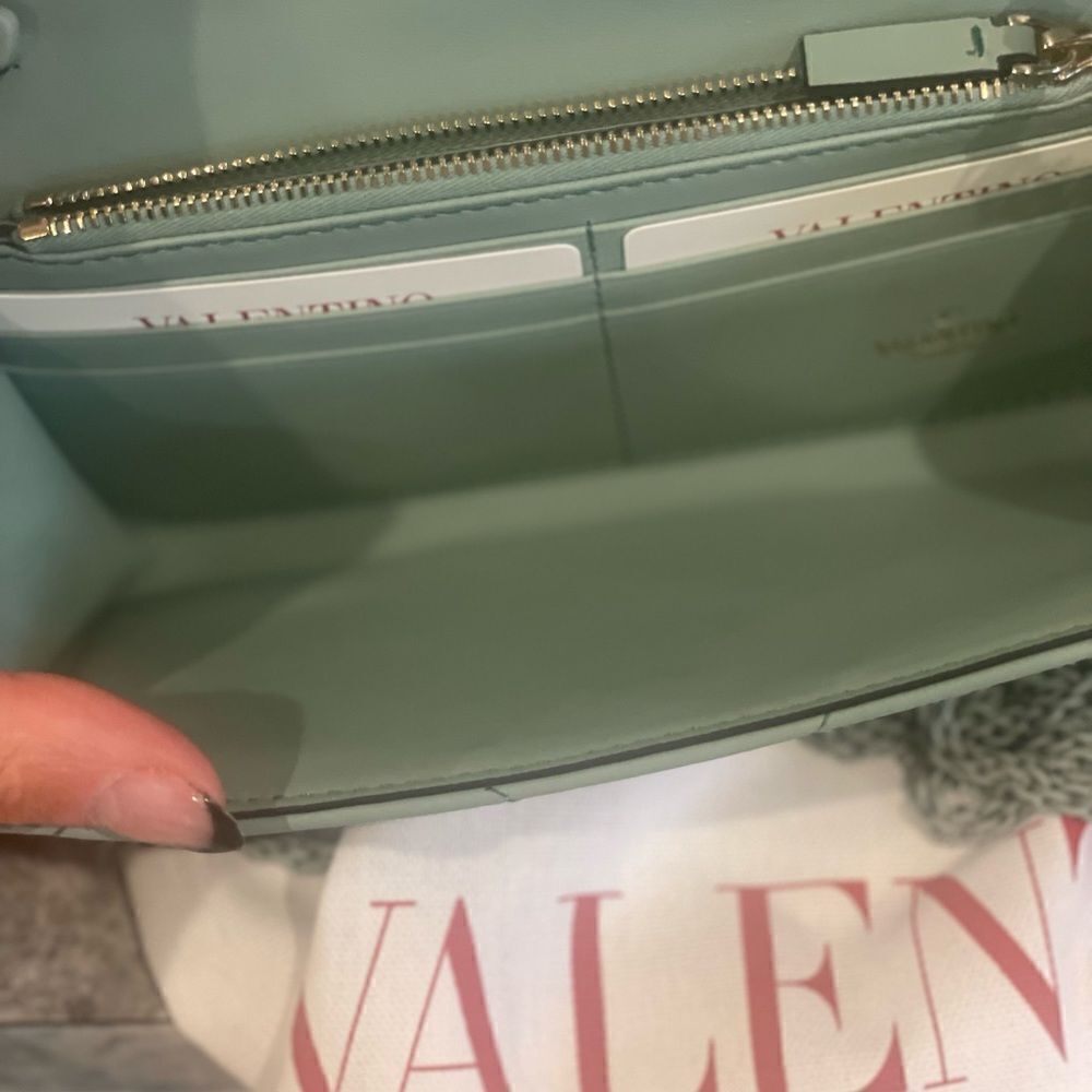 Valentino woc  - Picture 5 of 5